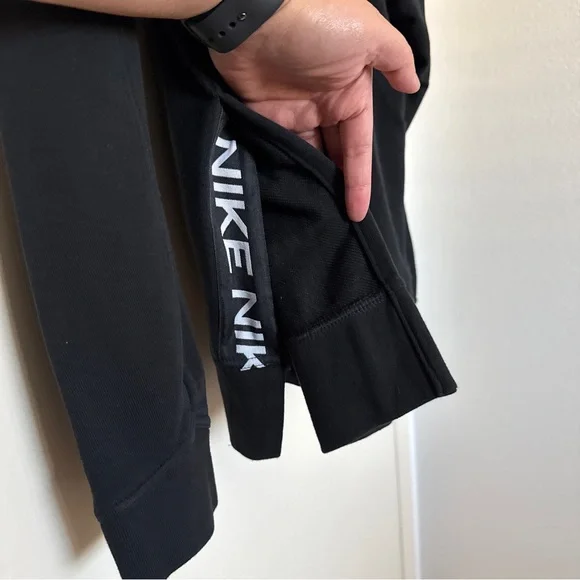 Nike Black Full-Zip Hoodie with side slits - Picture 3 of 5